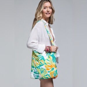 2 In 1 Ruggine Plush Leaf Motif Shoulder Bag Turns Into Beach Towel
